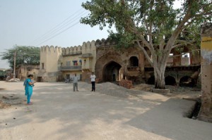Farrukhnagar - Tope Dwar